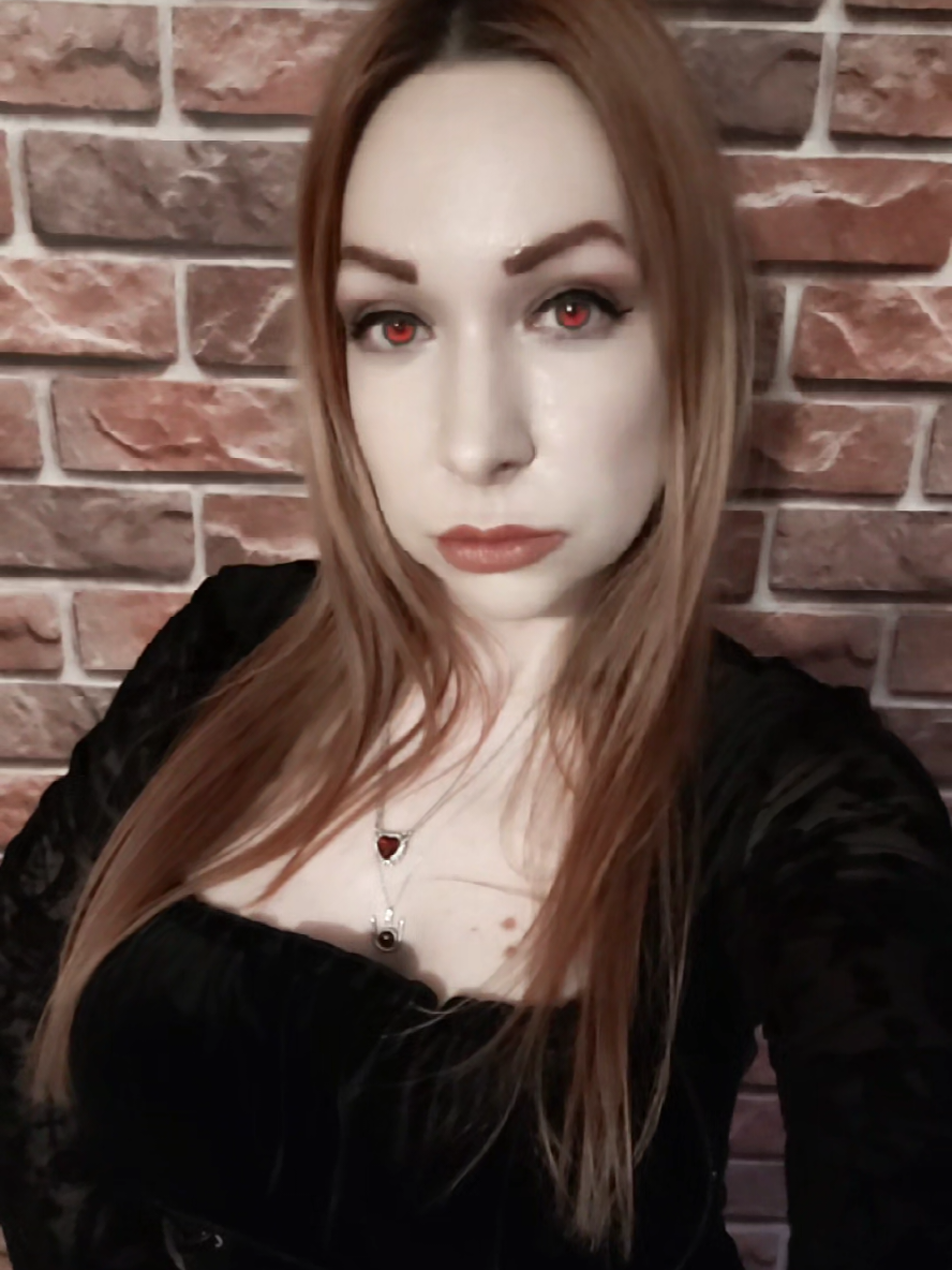 @Lilia Flammeus - Goth girl