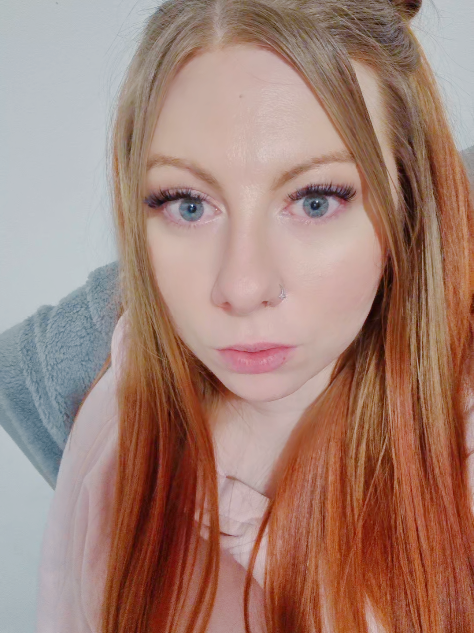 @Pheebz-honeybee 🐝💛🖤💛