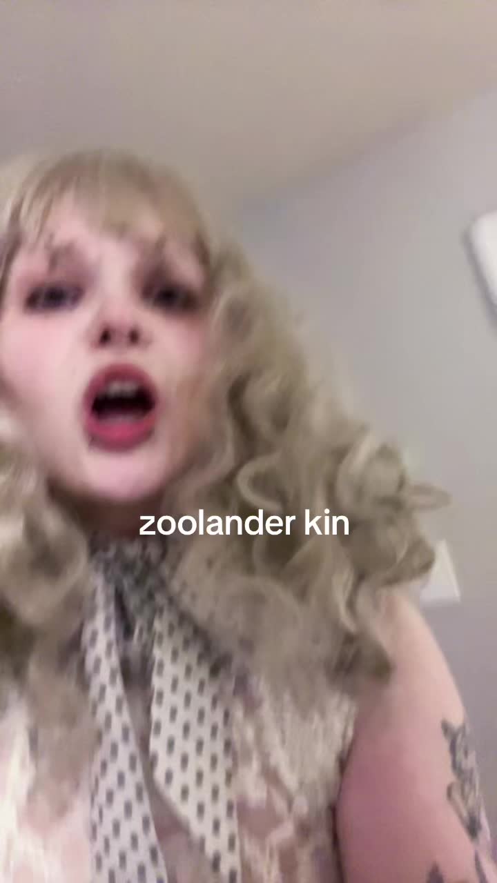 @kneesock