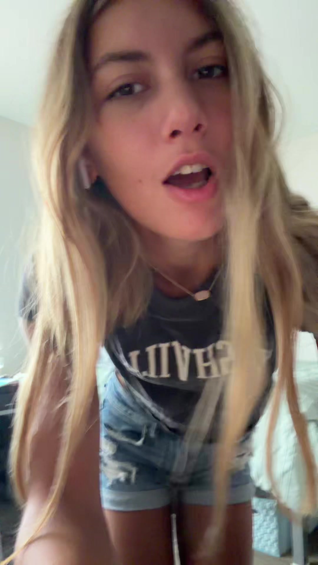@theleahmae