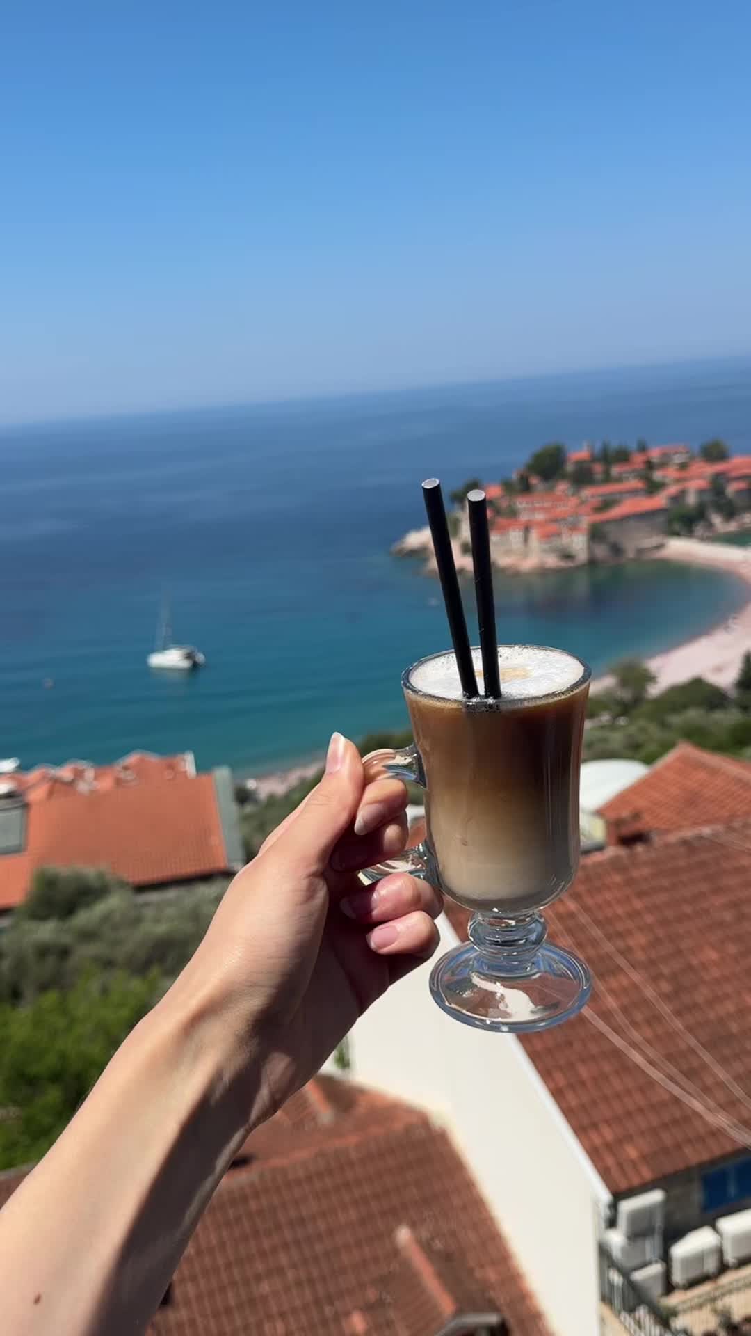 @BALKAN GIRL TRAVELLING