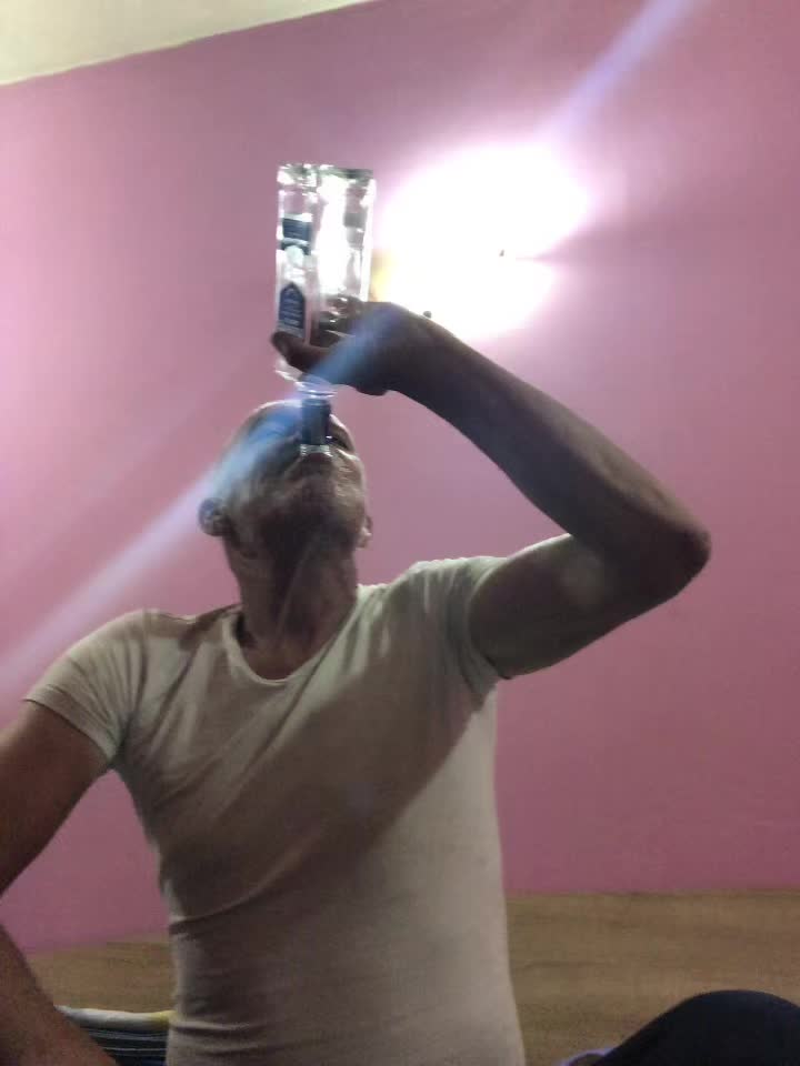 @просто човек😁