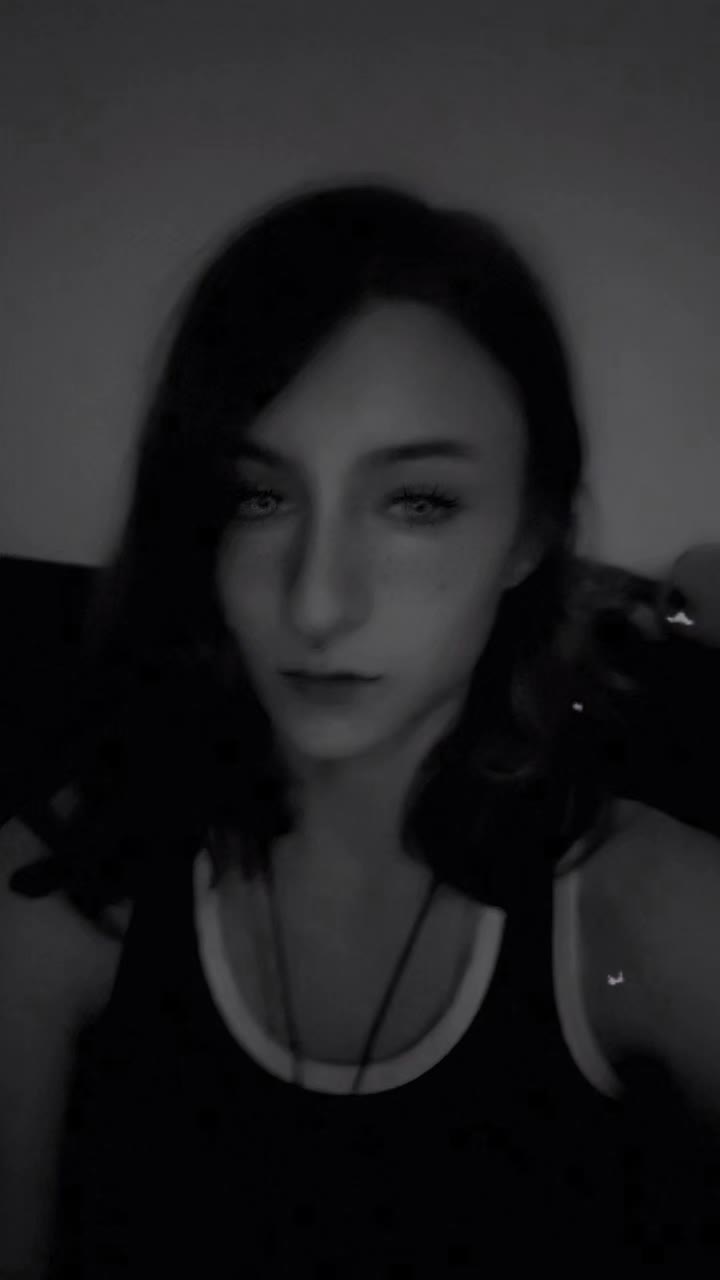 @queen_of_flowers_and_death