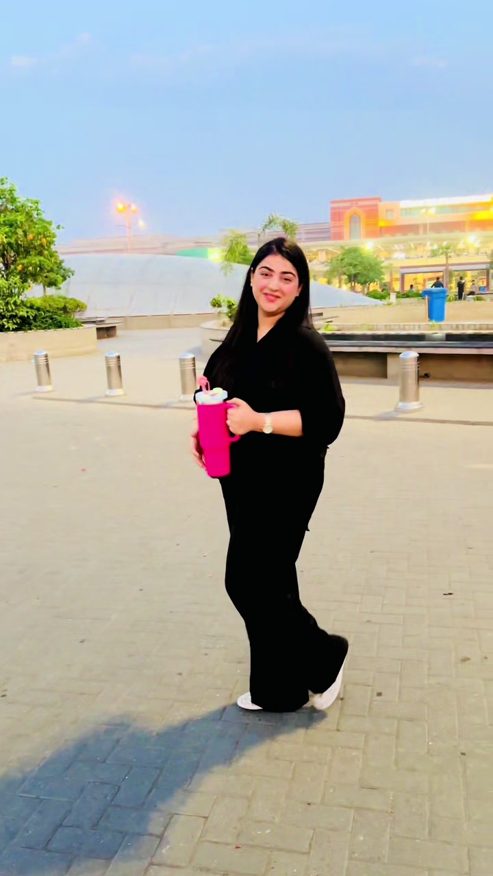 @Zillyeshahlive
