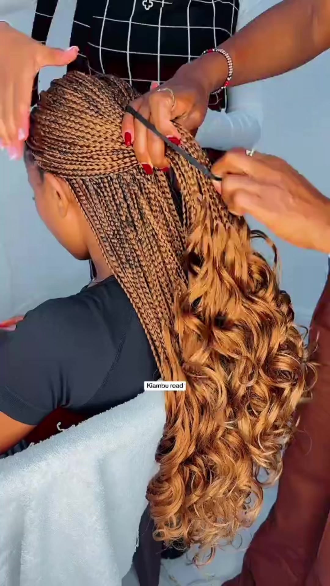 @GEECURLY SALON