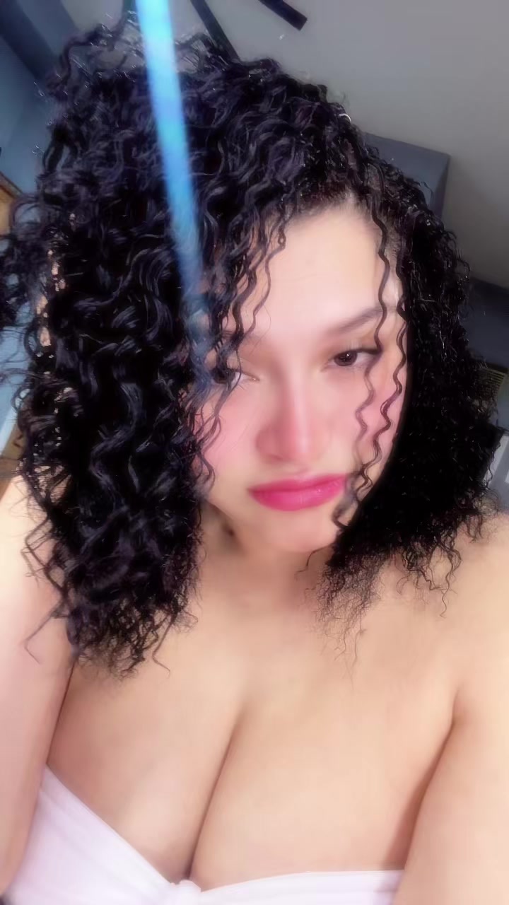 @Adriana paola🩷