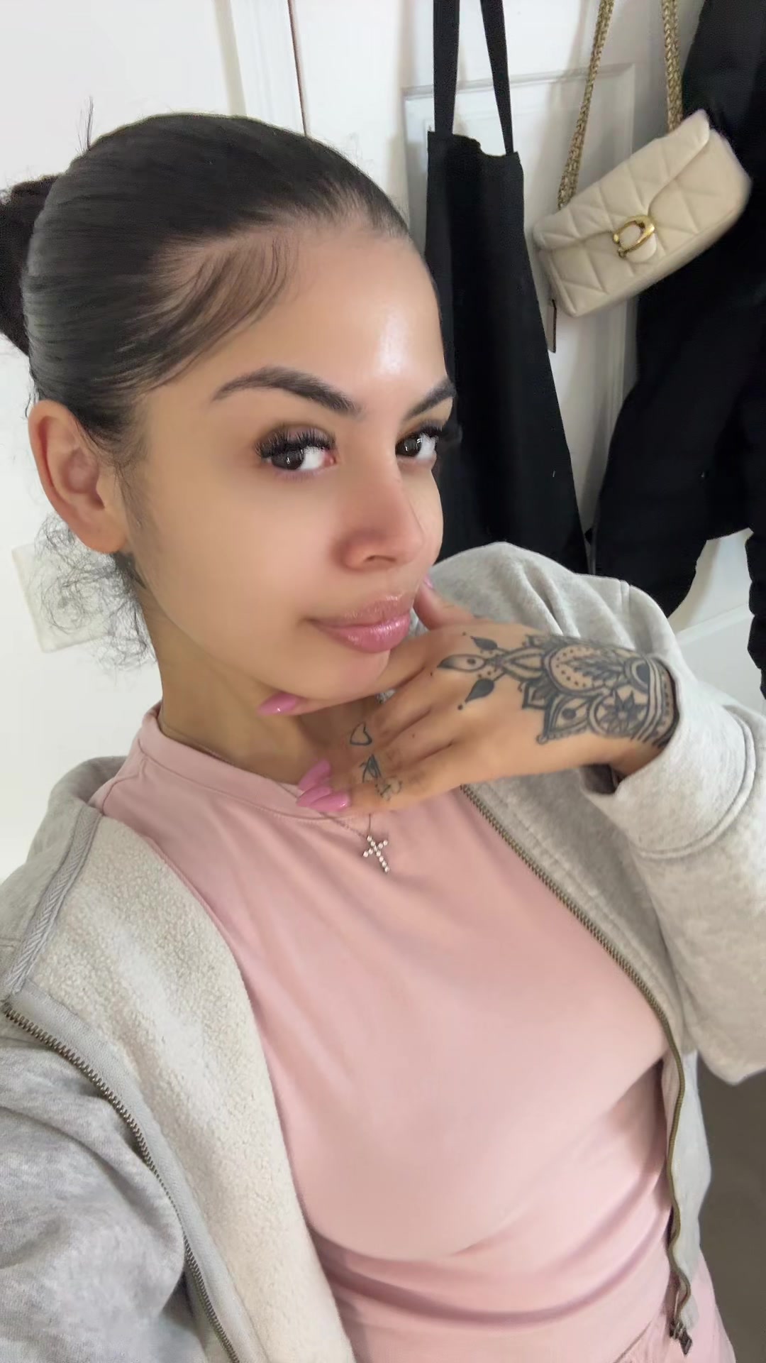 @alexandraamariev