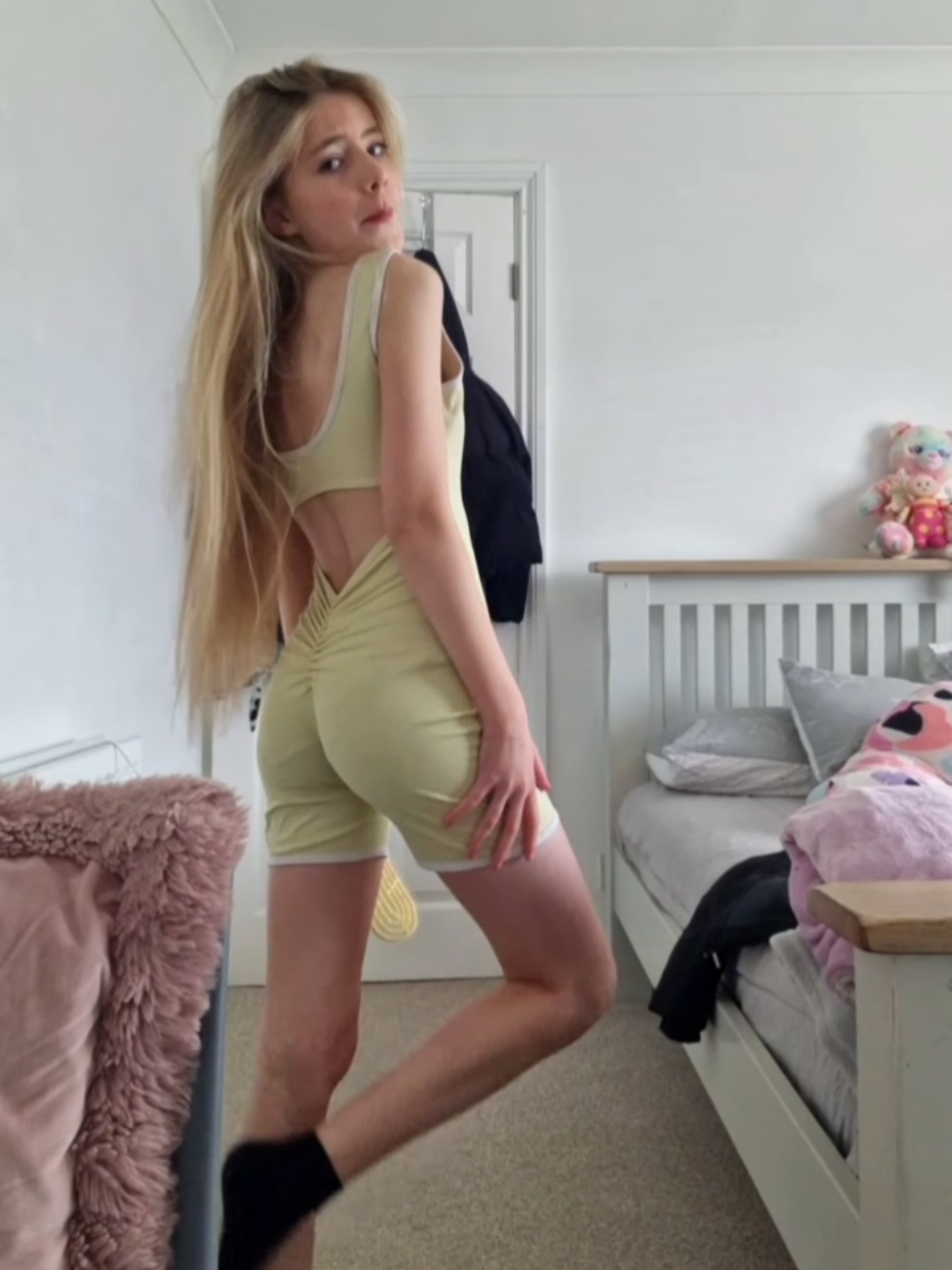 @hotbabeshouts