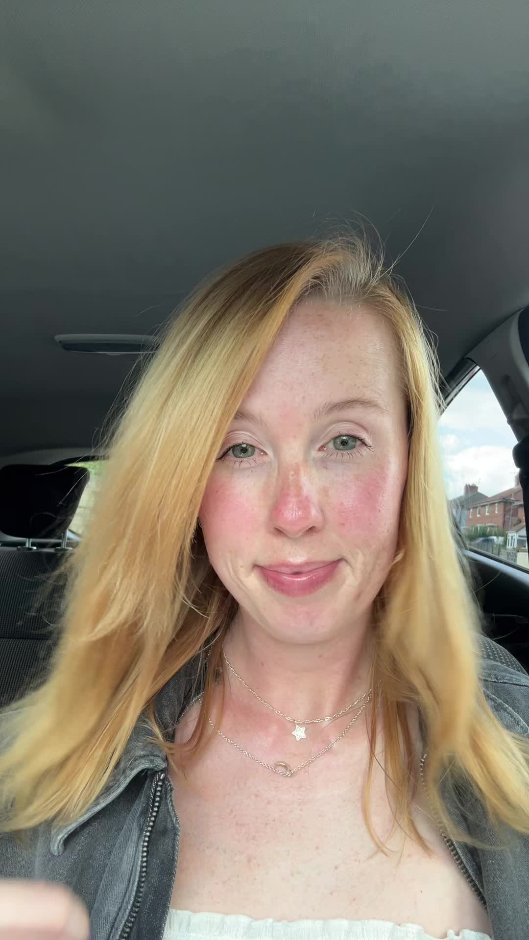 @hollyz12345