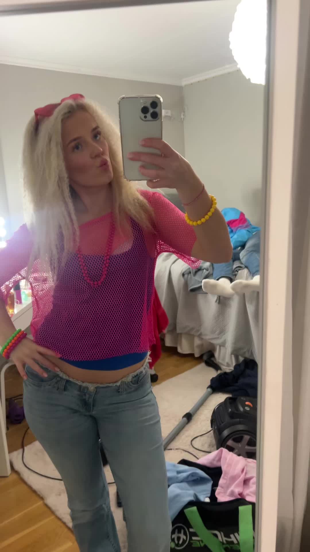 @elladensnellla