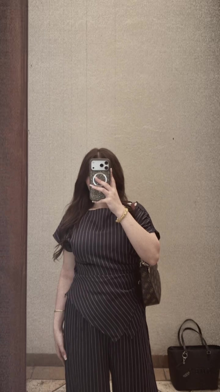 @𝒱
