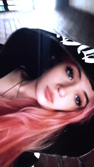 @𝕾𝖍𝖆𝖓𝖉𝖊𝖑𝖑𝖊🤍