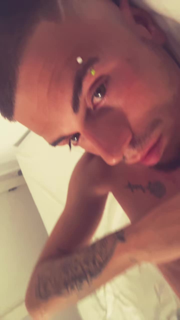 @By.aaron_