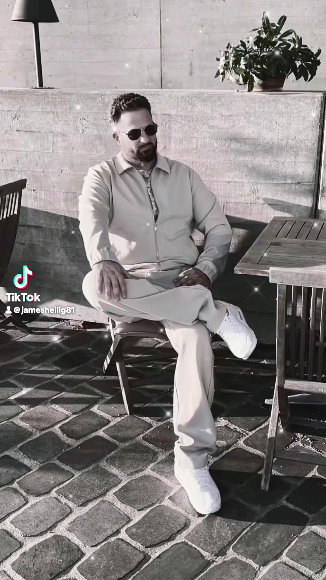 @James R&B offiziell