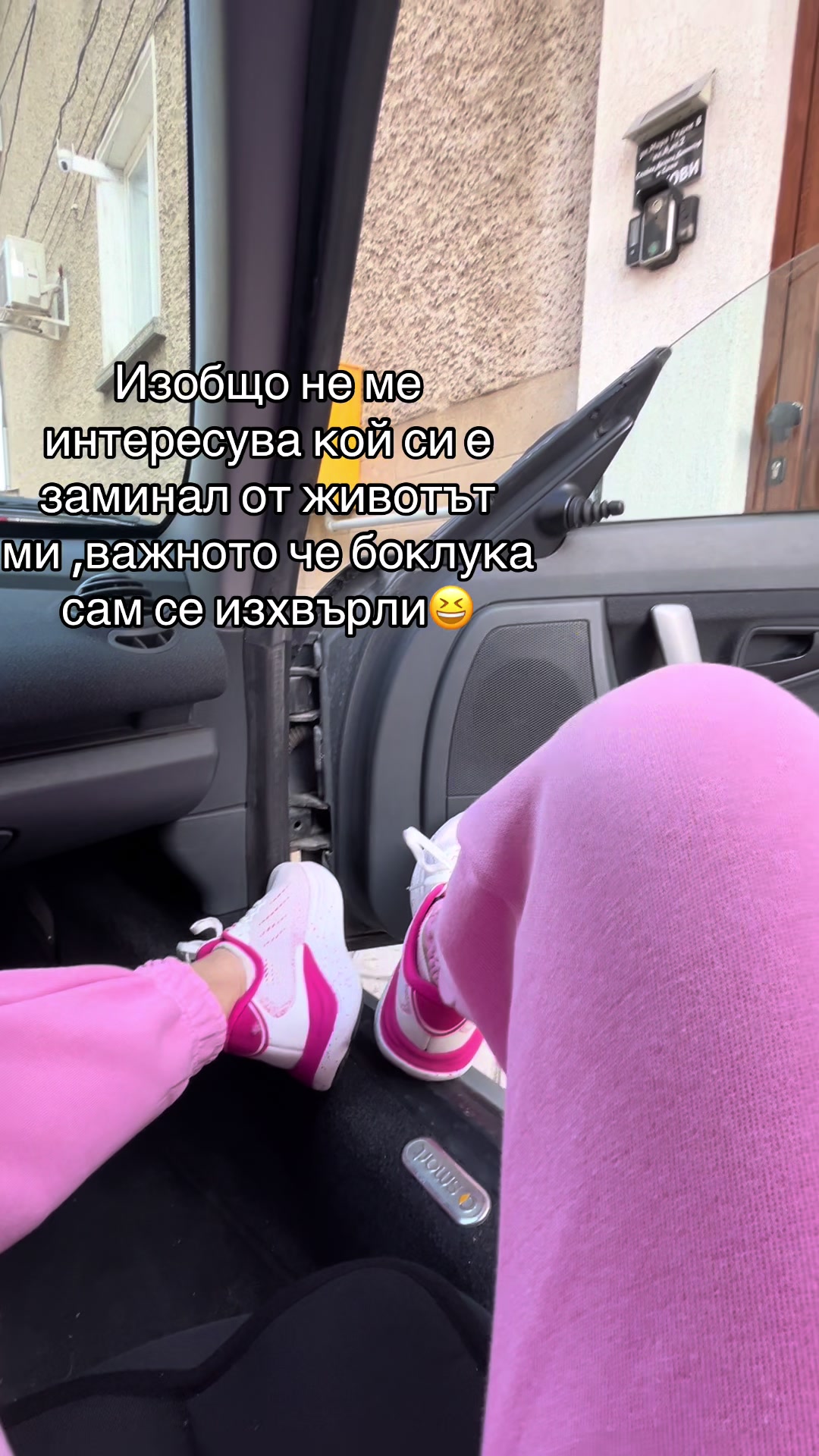 @•19•