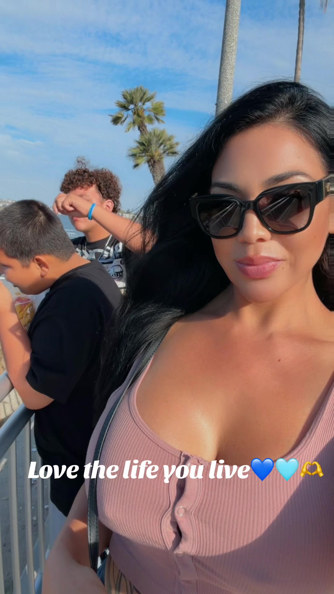 @Bella_B_