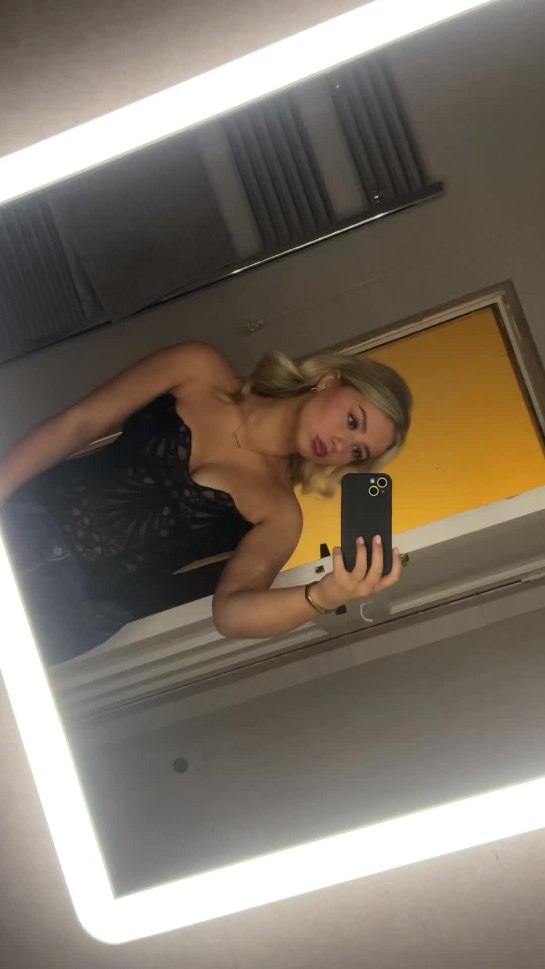 @victoriacromie_