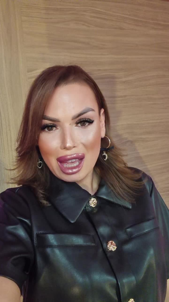 @Tania  karina