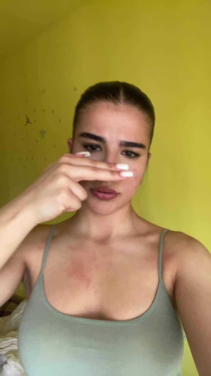 @╰‿╯