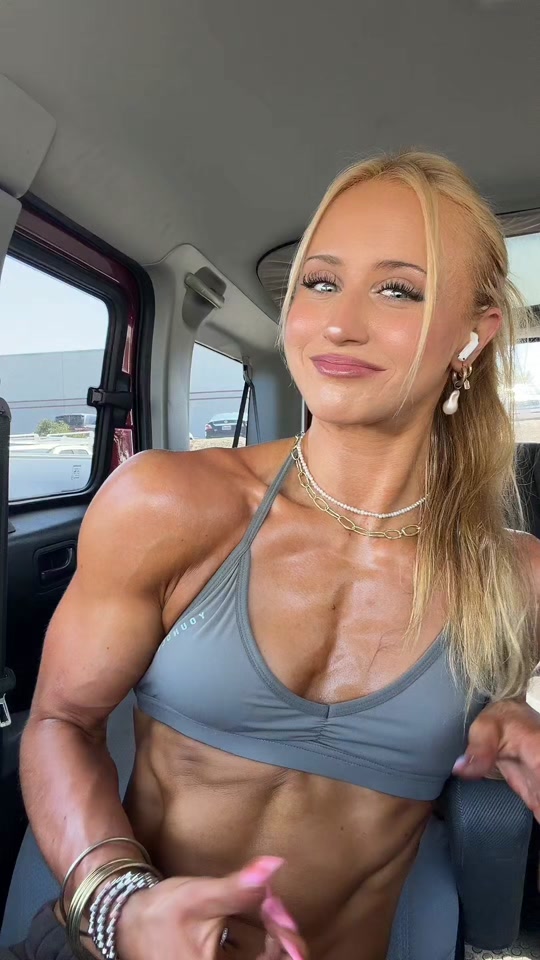 @musclegirls