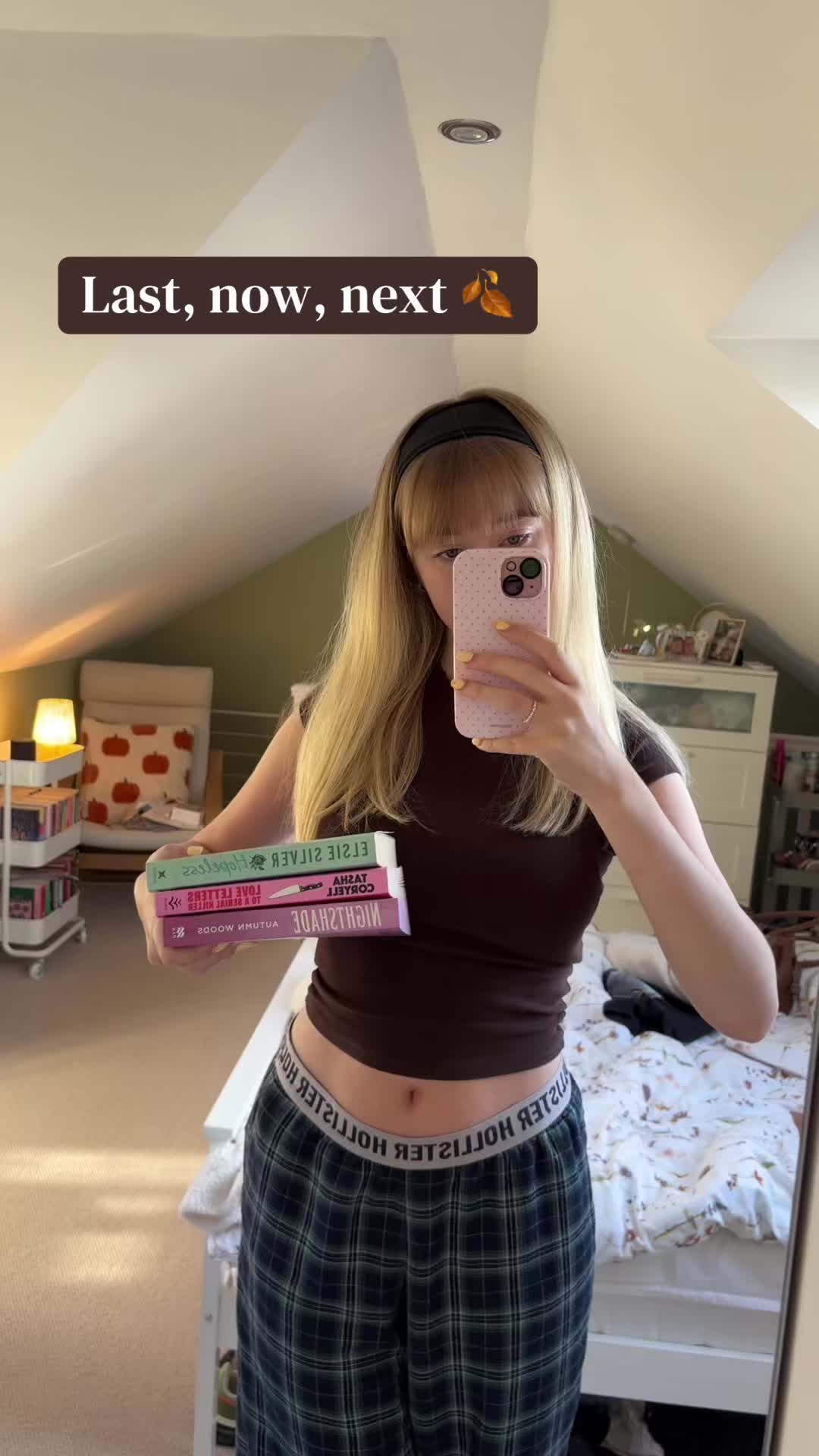 @HollysLibrary🌙