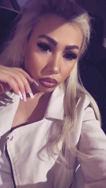 @Corina👄Stoyana😜
