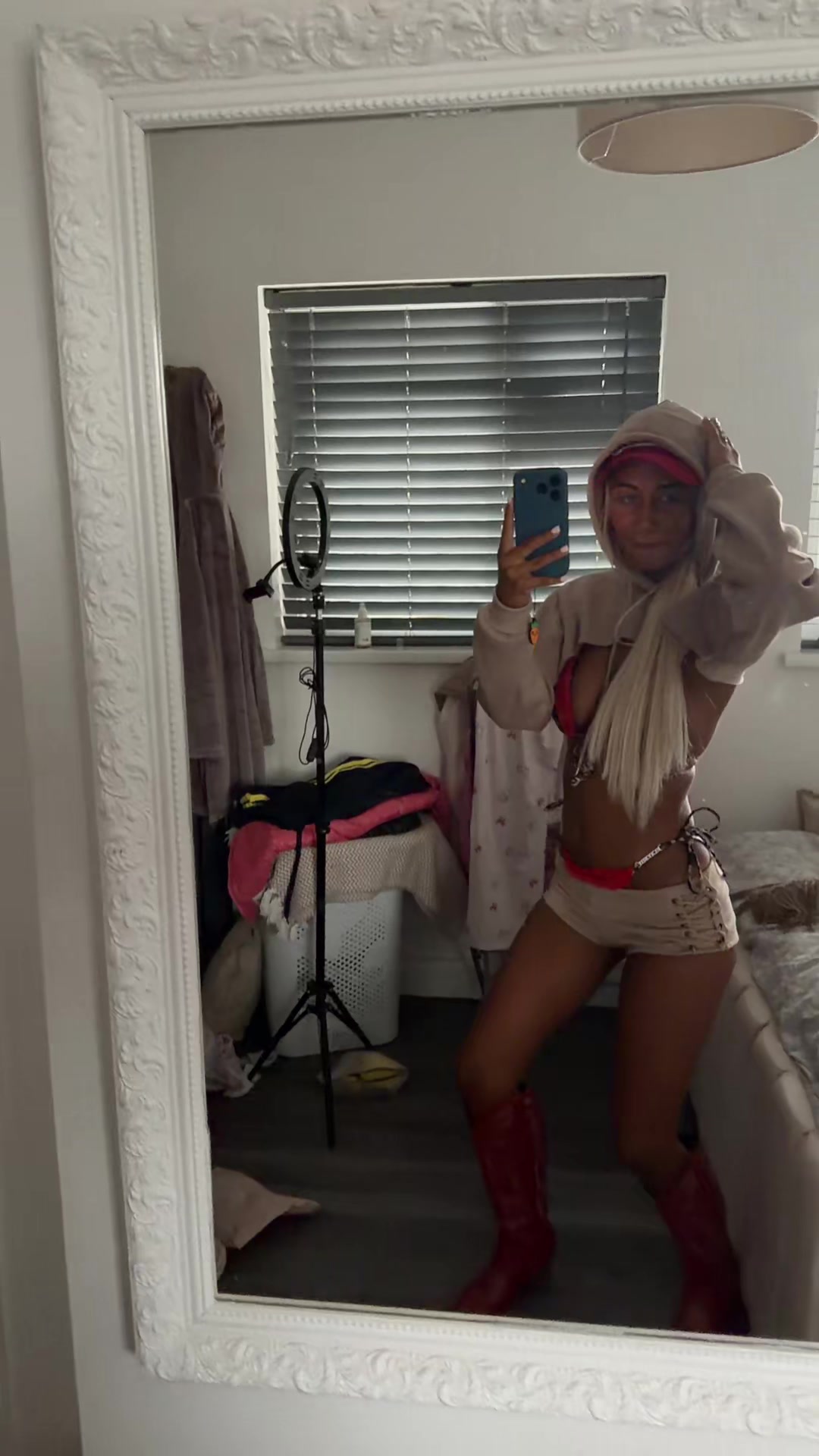 @pxlxaa24_