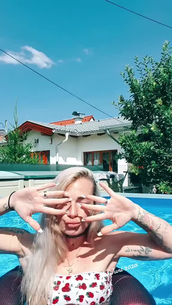 @_Natalie_