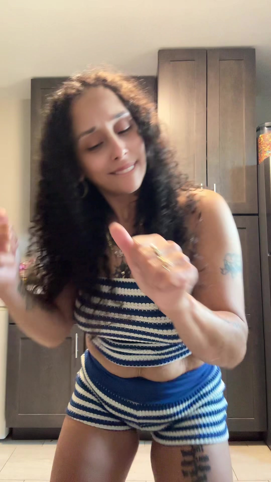 @momof4