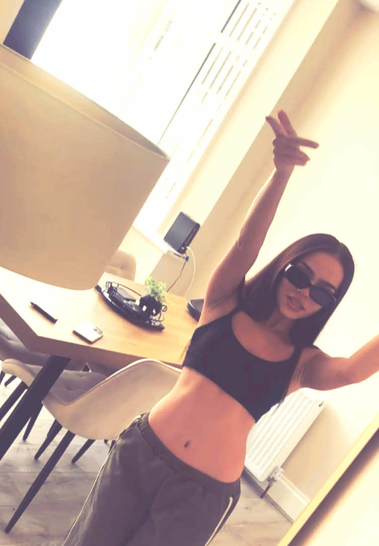 @lillyfingleton