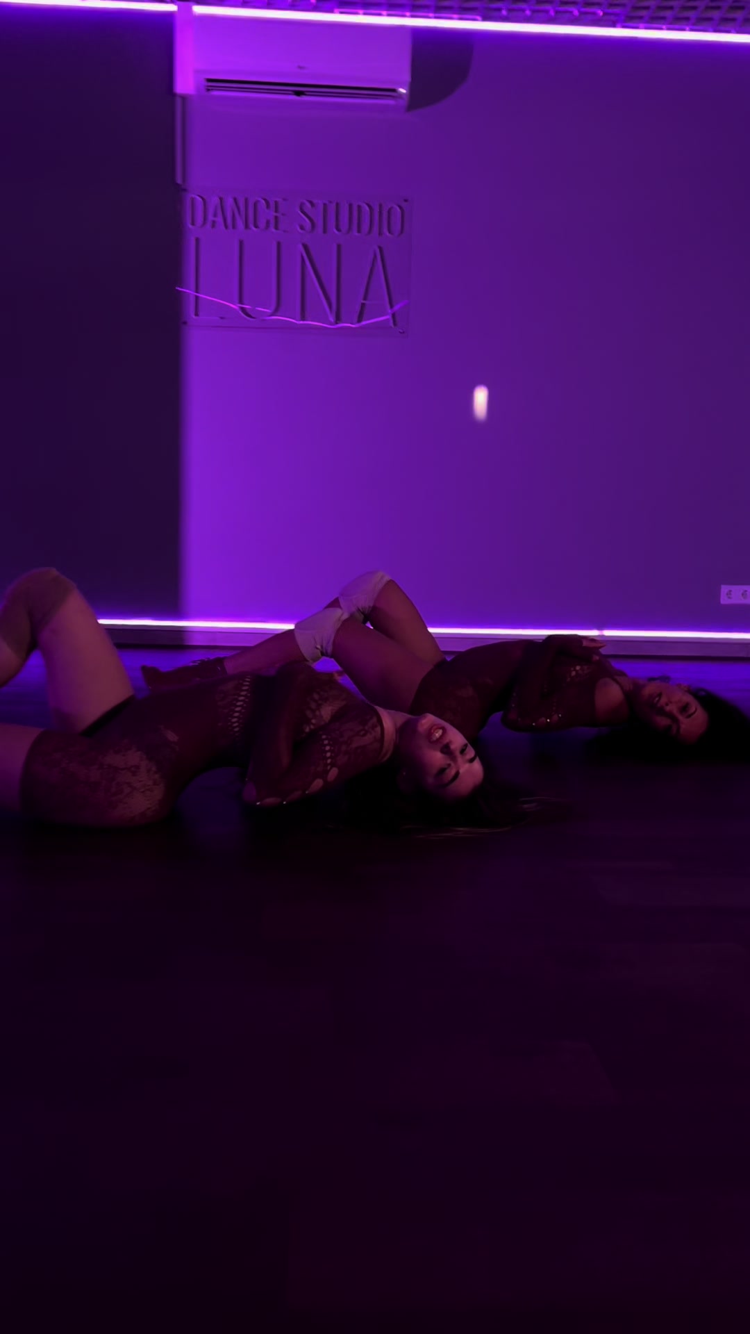 @CuRlyAnnet