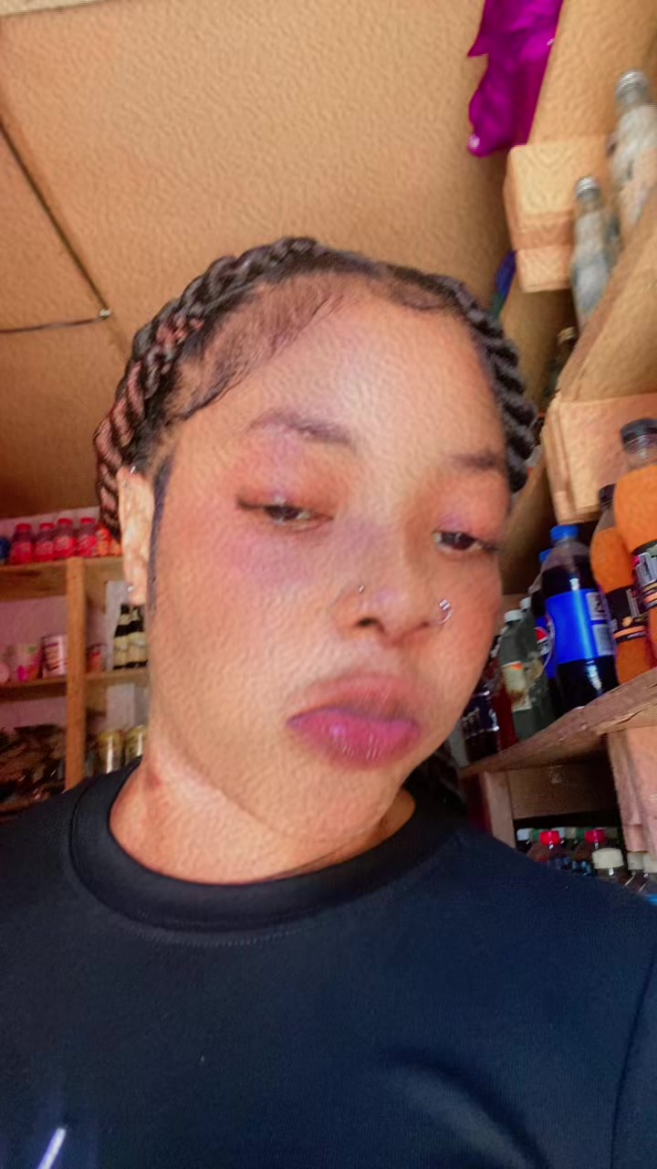 @Mia white