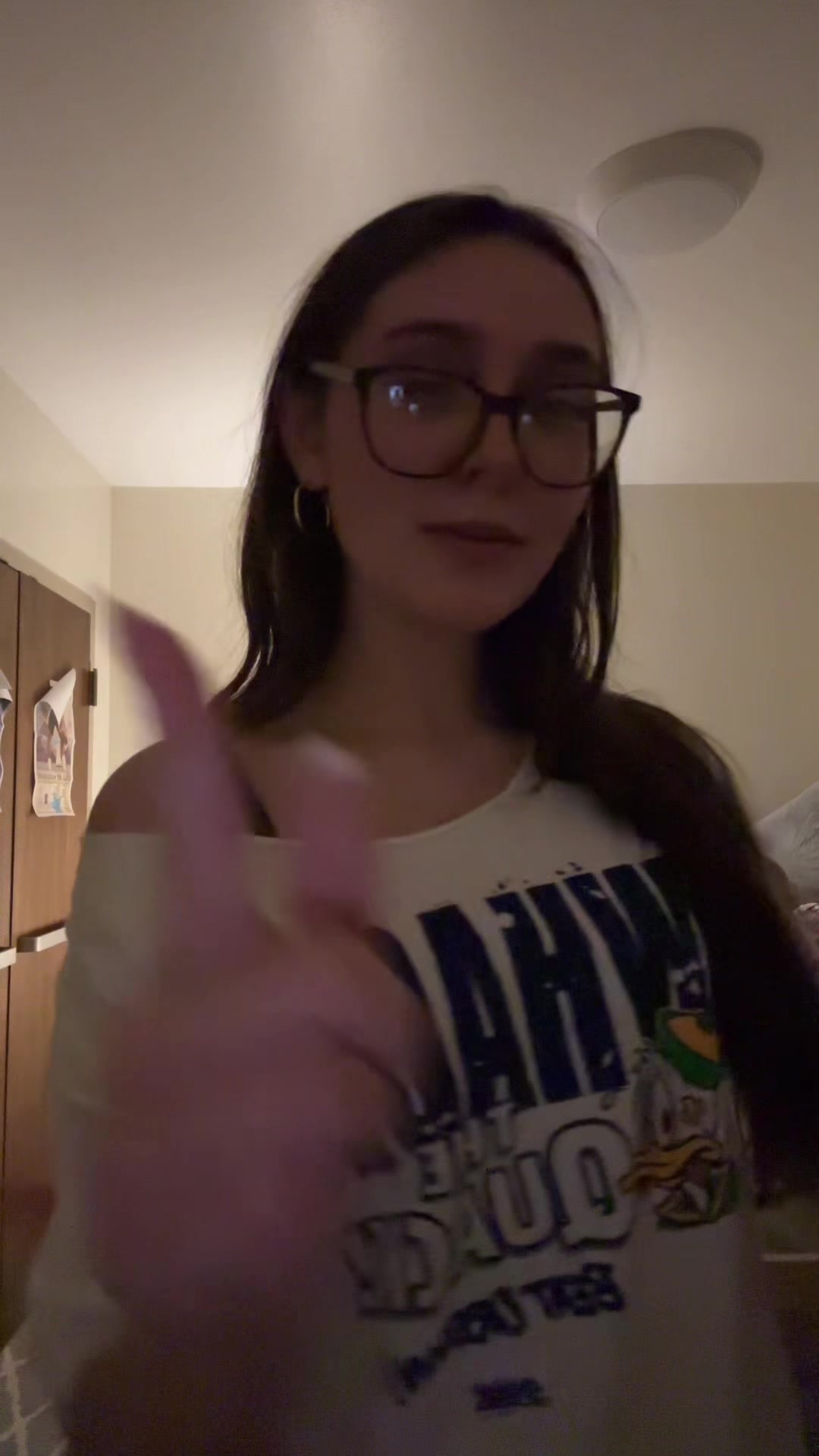 @:3