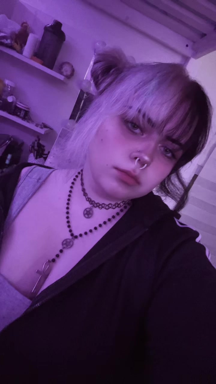 @Julie🖤