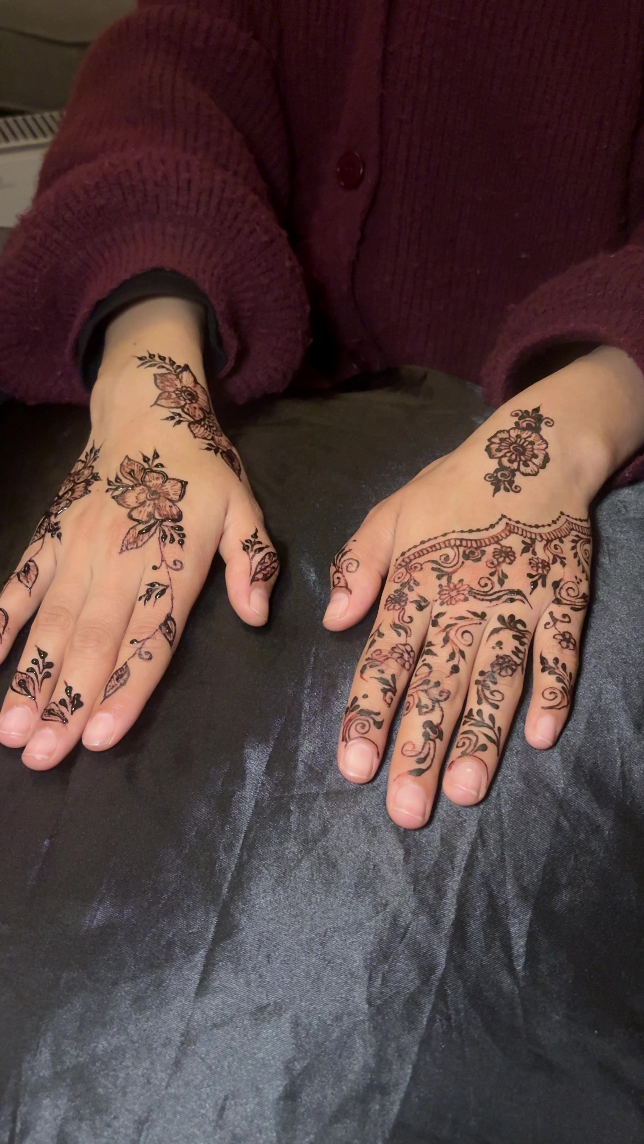 @ayshahhenna_artist