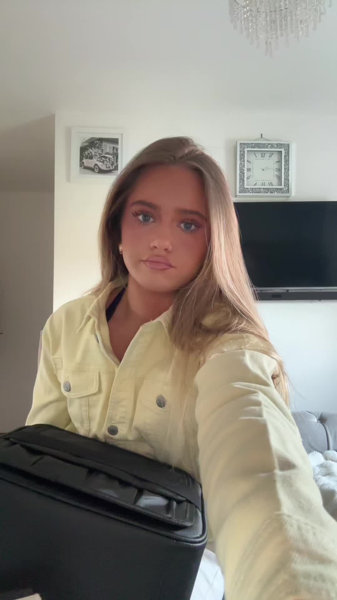 @𝐌 𝐀 𝐃 𝐄 𝐋 𝐄 𝐈 𝐍 𝐄 🦢