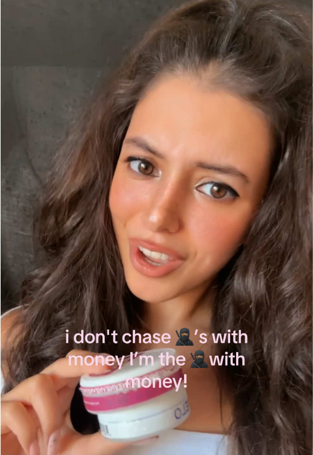 @Brunette bombshell