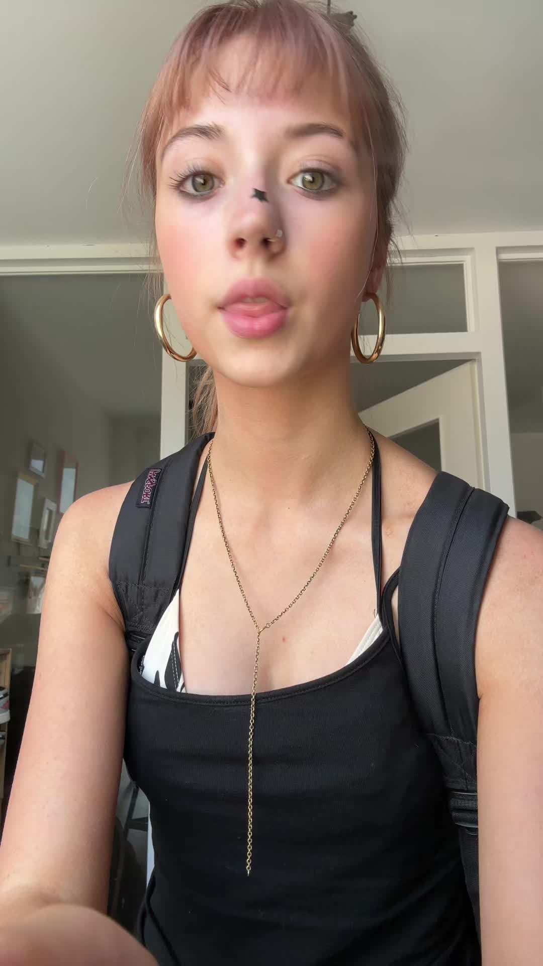 @🦄