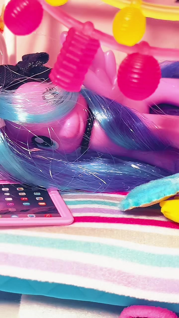 @✰ `. ᥒ᥆᥎ᥲᥣᥱі .` ✰