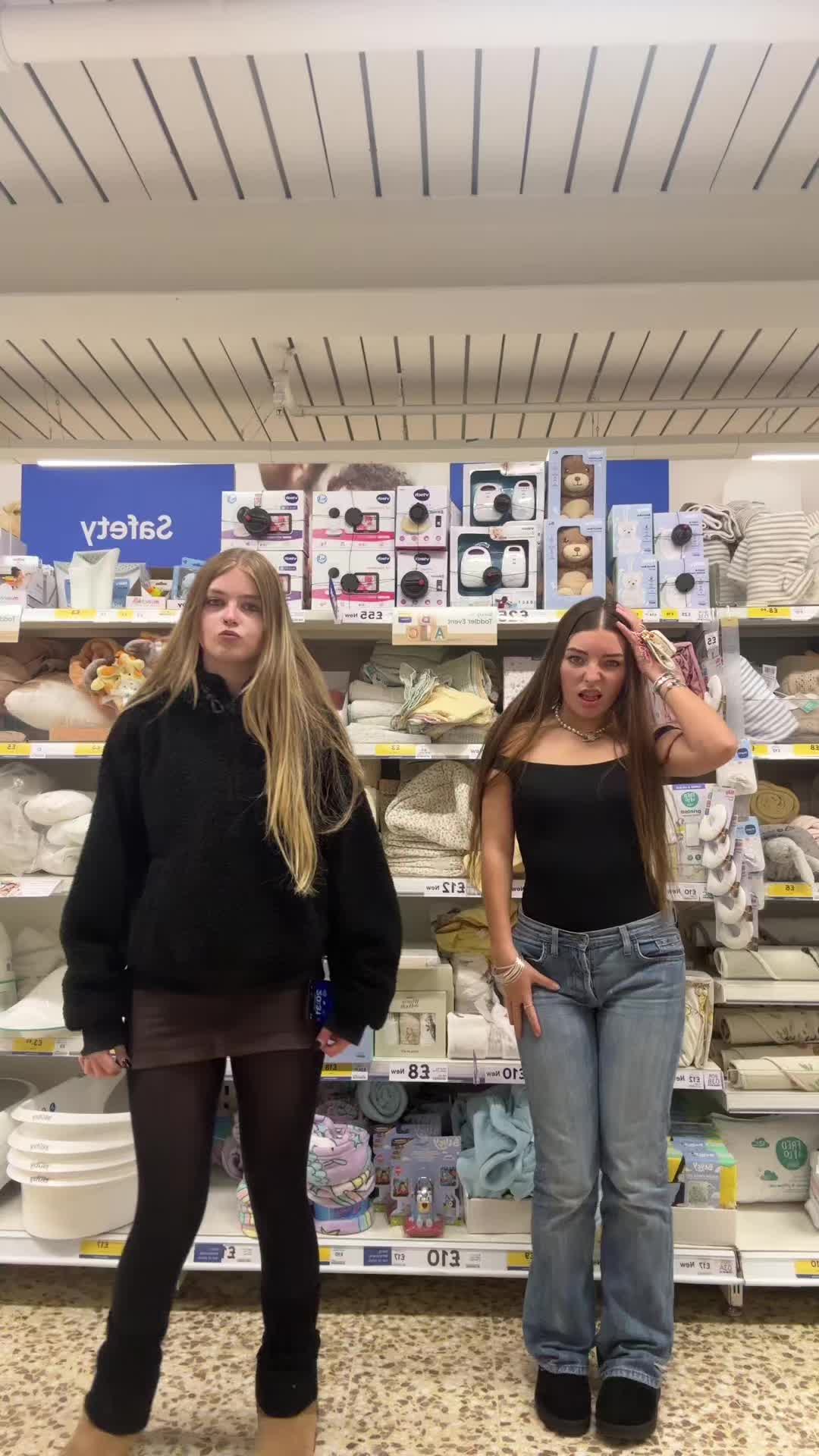 @Clo<3