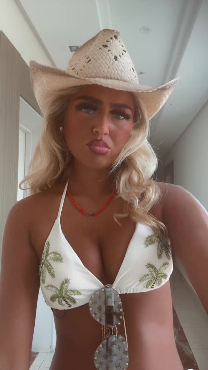 @𝐅