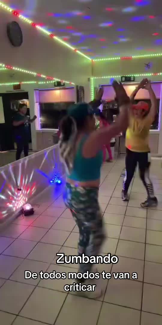 @vickisisepuede