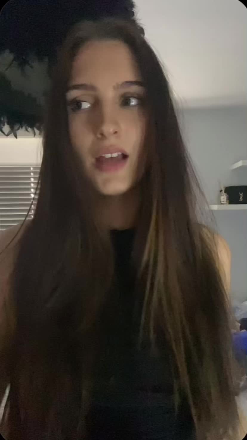 @🦦