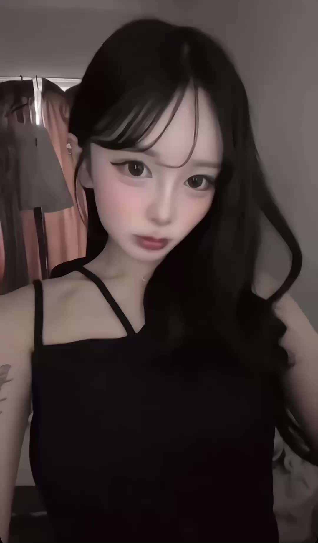 @にゃん