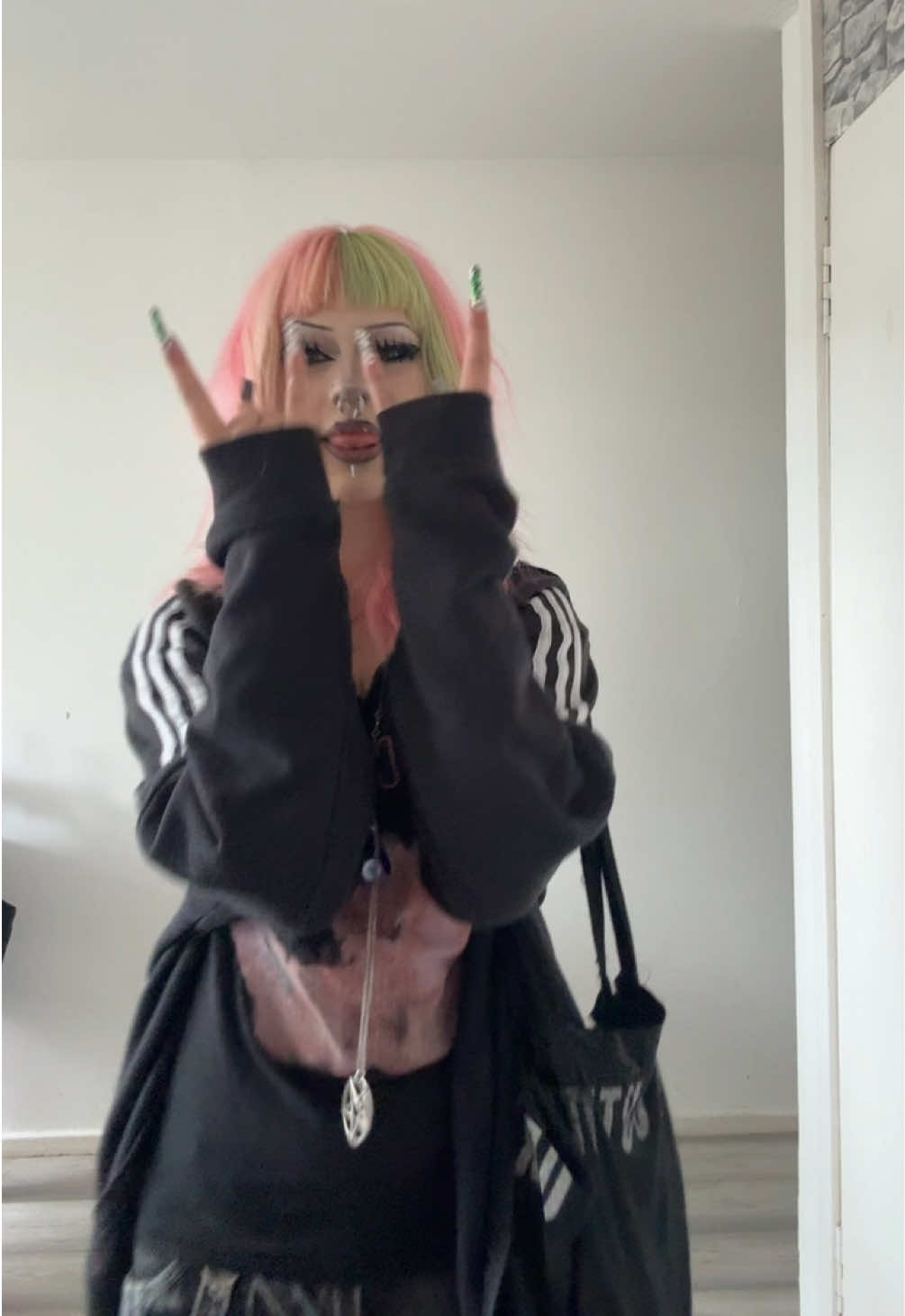 @☣︎