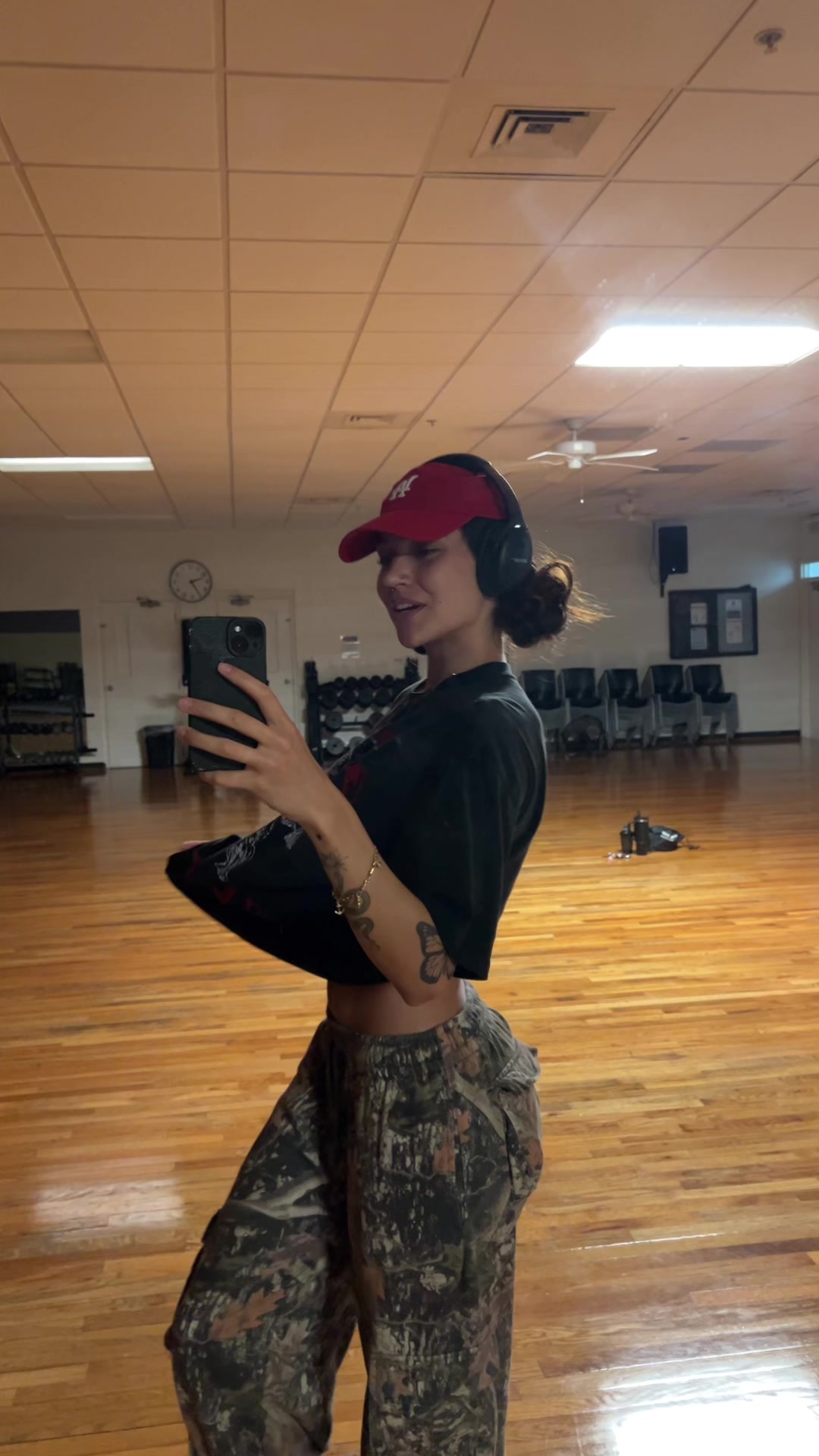 @Bella