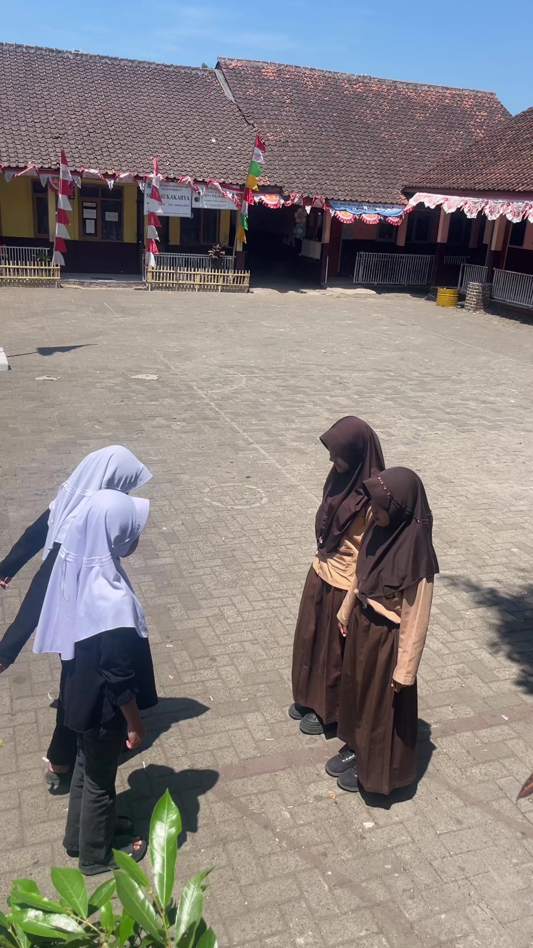 @BuGuruHelda🧕🏻👩🏻🏫