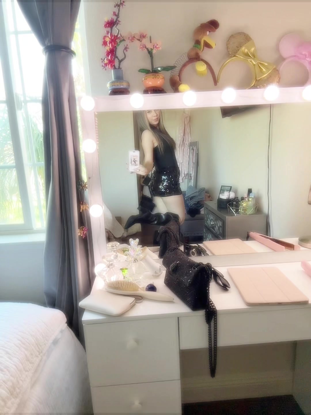 @𝒜𝓃𝒶𝒽𝒾 🩰