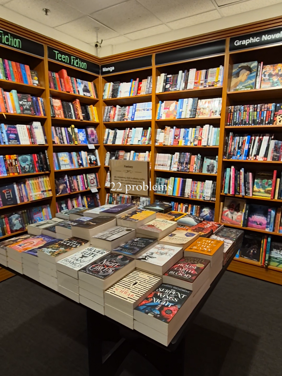 @Hayles&bull;Booktok 📚✨️