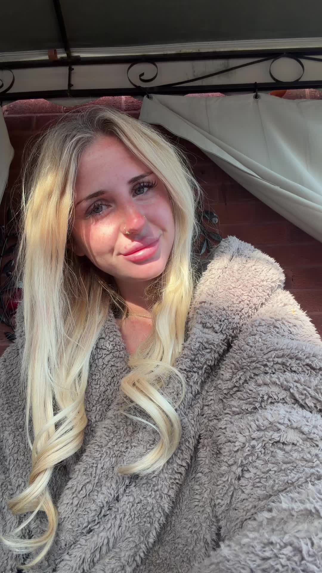 @Amslouxox
